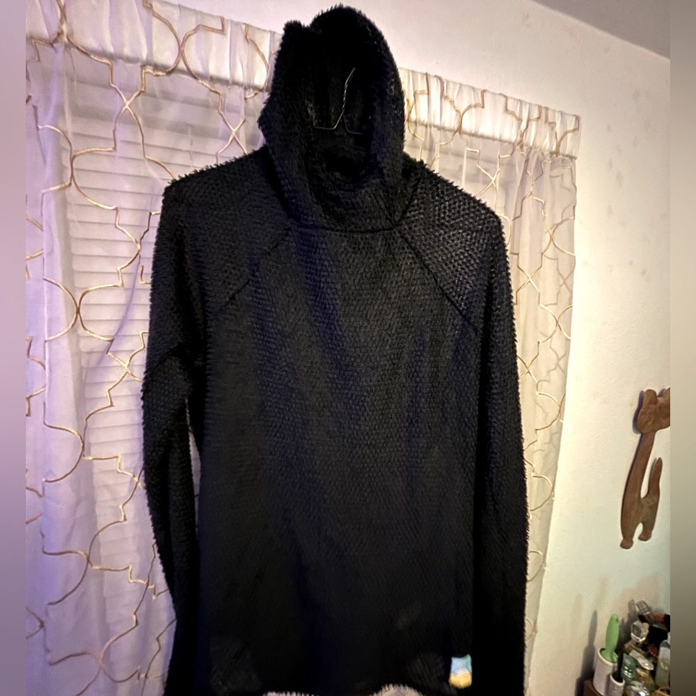 Senchi Hoodie Wren size medium color black bag included. 3.5oz! Brand new l